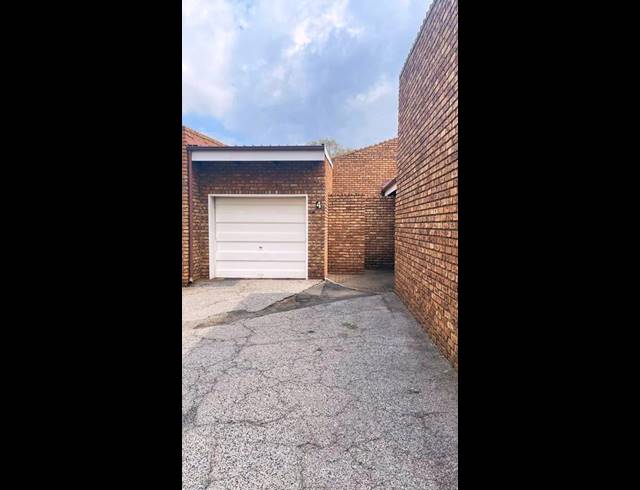 2 BEDROOM TOWNHOUSE FOR SALE IN FLORA GARDENS